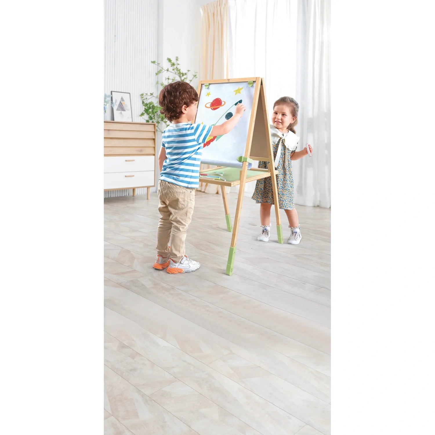 Step Up Bamboo Easel - Hape MENA